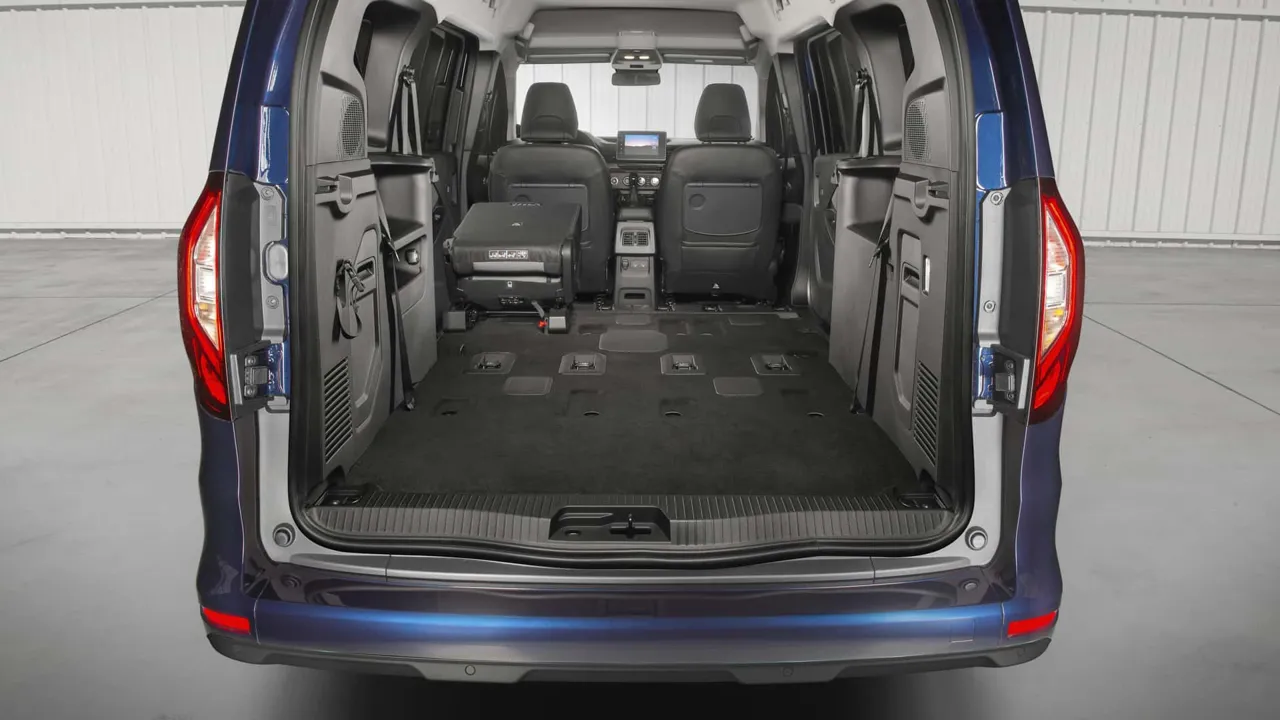 Новый Renault Grand Kangoo получил 7 мест и электрическую версию
