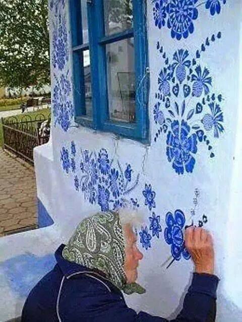 90-летняя бабушка превращает дома в произведения искусства