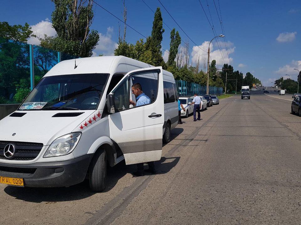 Несколько водителей были оштрафованы НААТ за нарушение правил перевозки пассажиров