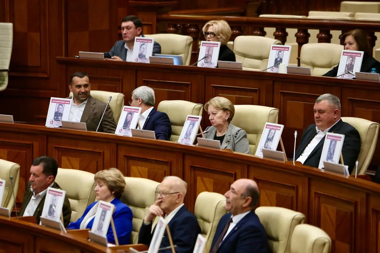 Deputații BCS au organizat Regimentul Nemuritor în plenul Parlamentului