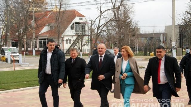 Dodon i-a decorat pe doi lideri separatiști din Găgăuzia cu Ordinul Republicii