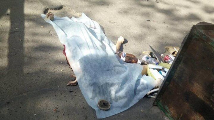 Descoperire macabră în sectorul Botanica. O femeie ar fi căzut în gol de la etajul 22 al unui bloc de locuit