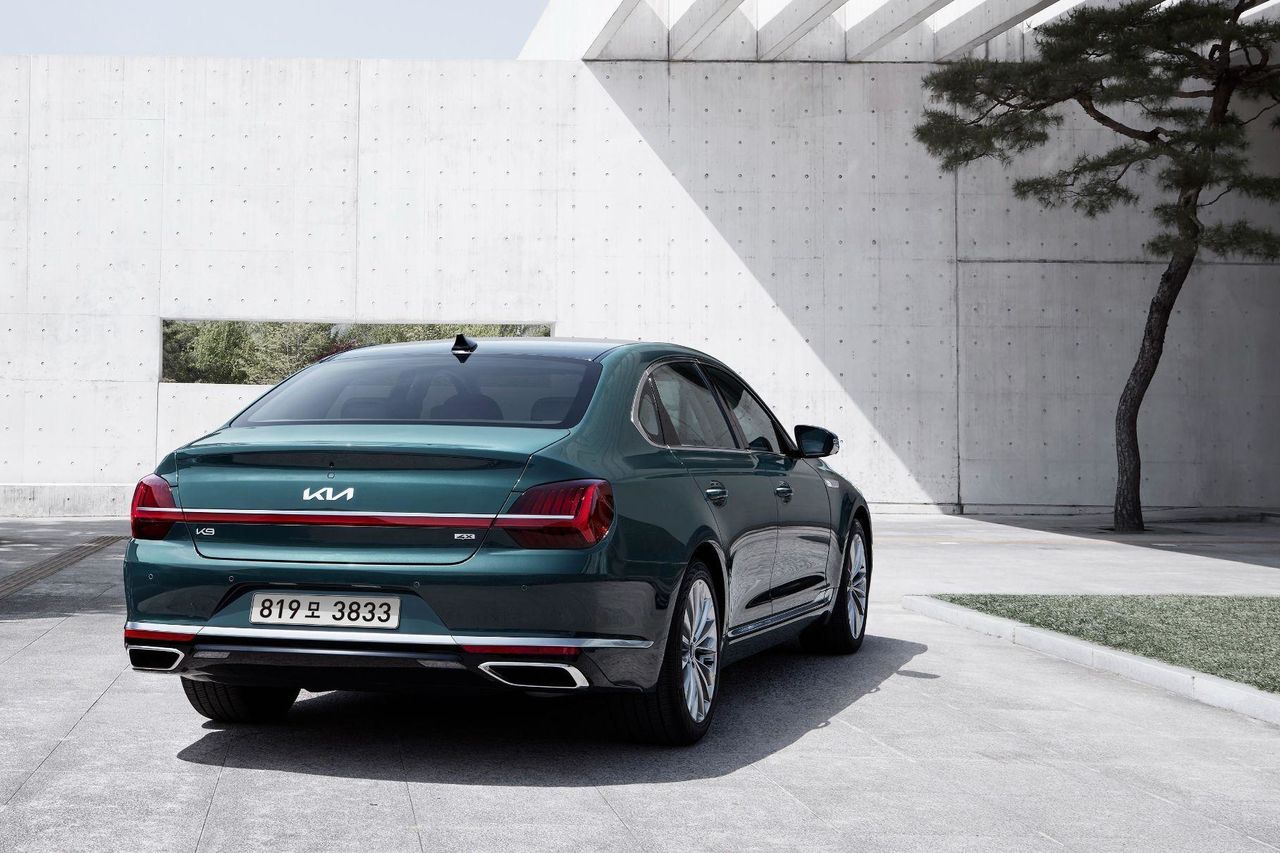 Kia K900 обновился: первые официальные фотографии