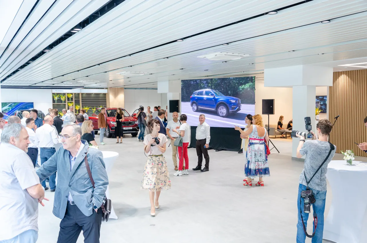 В Кишиневе открыт первый автоцентр Geely