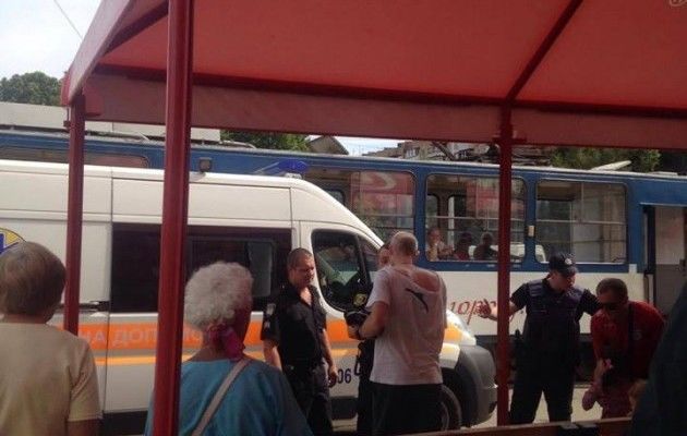 Расстрел матери двоих детей на остановке в Украине попал на видео