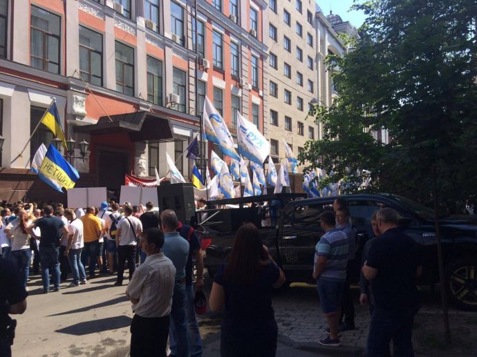 В Киеве произошла потасовка между сторонниками Саакашвили и полицией