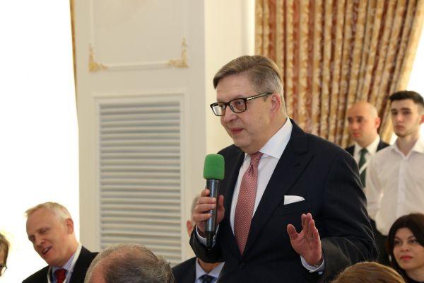 Власти и бизнес Молдовы провели "деловой завтрак" в Комрате