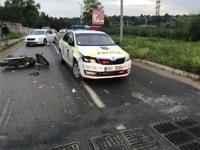 ДТП в Яловенах: пьяный мотоциклист врезался в полицейский автомобиль