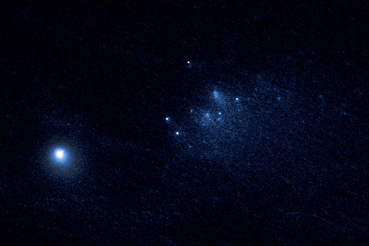 Телескоп Hubble прислал самые четкие снимки распада кометы