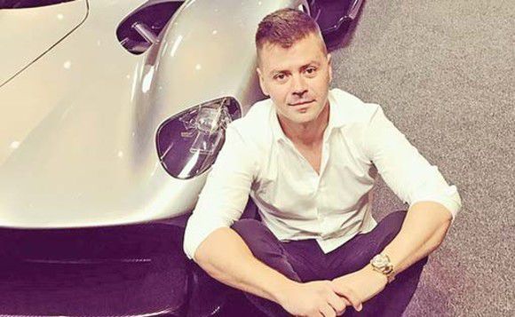 Aşteaptă doi ani să-i vină mașina de 3.000.000 €