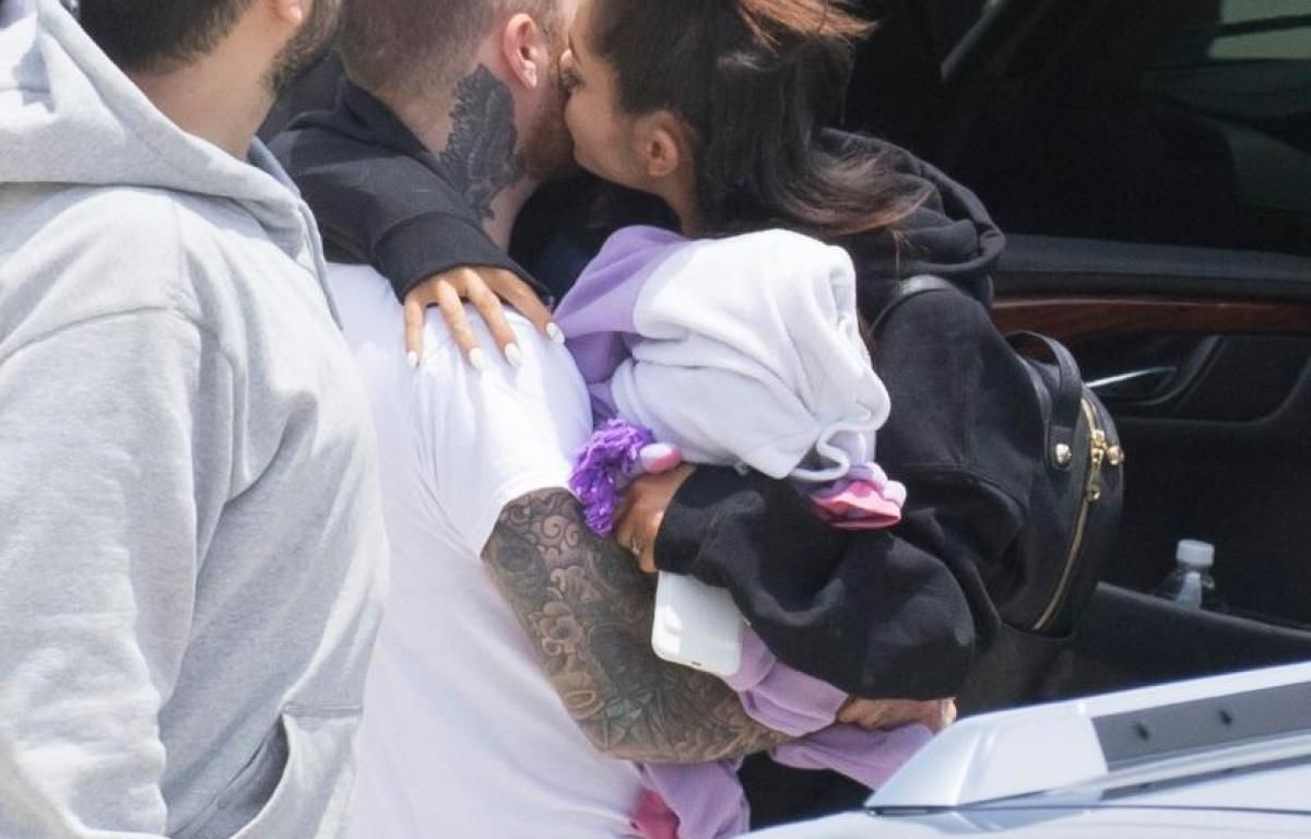 Ariana Grande, vizibil afectată de tragedia de la Manchester