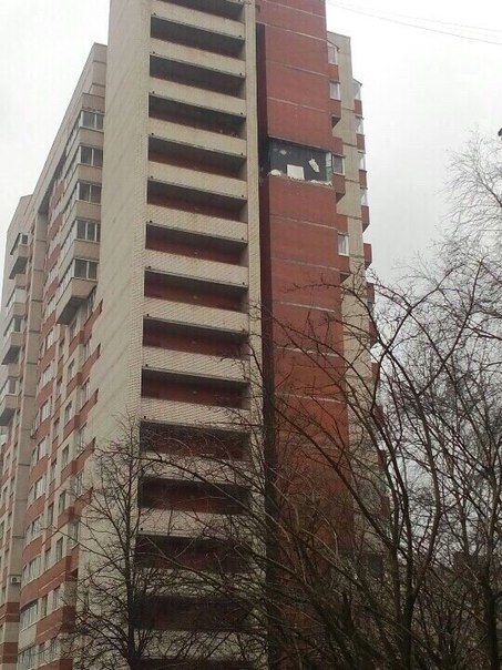 В петербургской многоэтажке прогремел взрыв