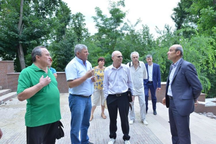 Завершается реконструкция гранитной лестницы в парке „Валя Морилор"