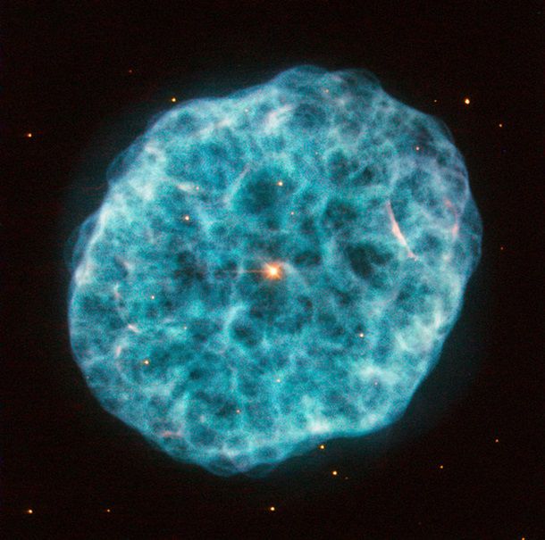 Hubble передал фото космической "устрицы"