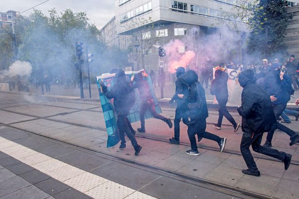 Противники Ле Пен устроили беспорядки в Париже