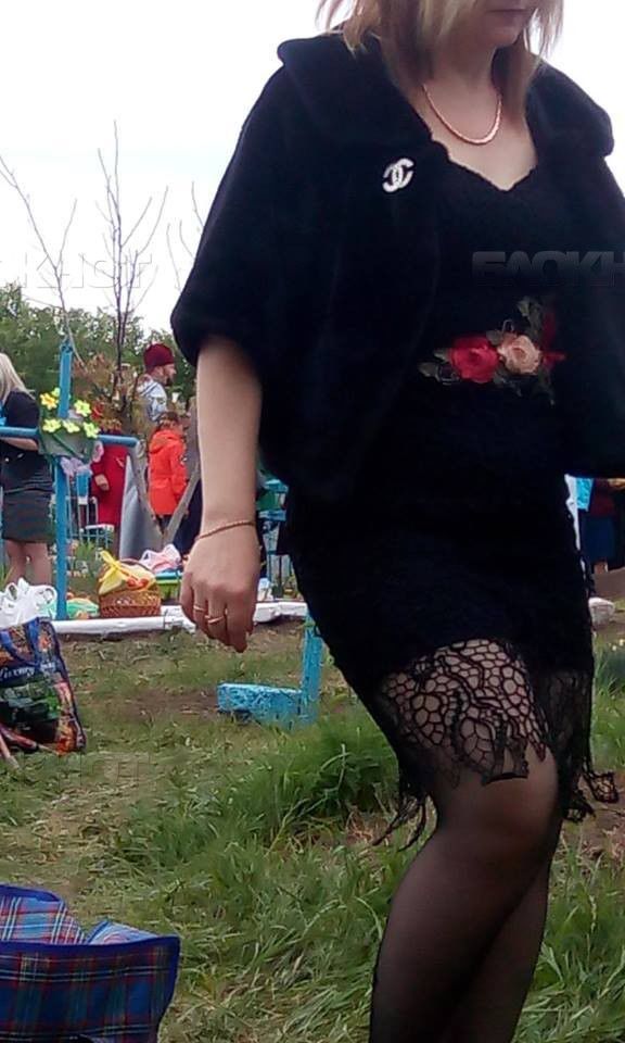 В соцсетях составили хит-парад самых нелепых нарядов в поминальные дни на кладбищах