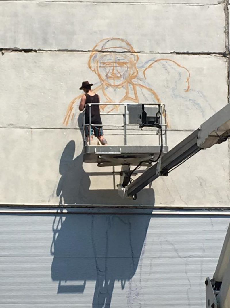 O nouă pictură murală de proporţii în Chişinău: 4 luni și 12 ore de muncă. Ce simbolizează imaginea