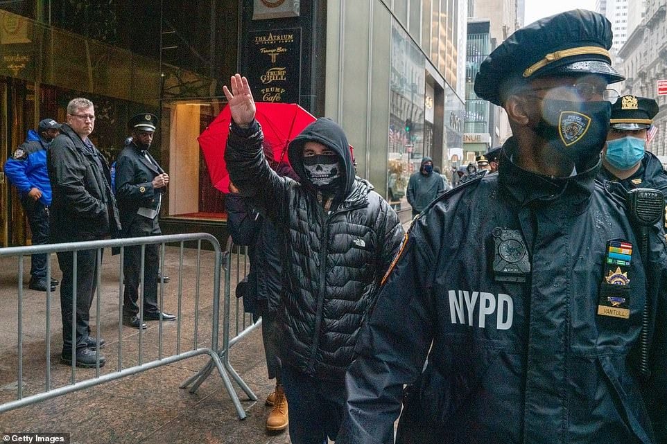 Всего один человек вышел на митинг в поддержку белых в Нью-Йорке