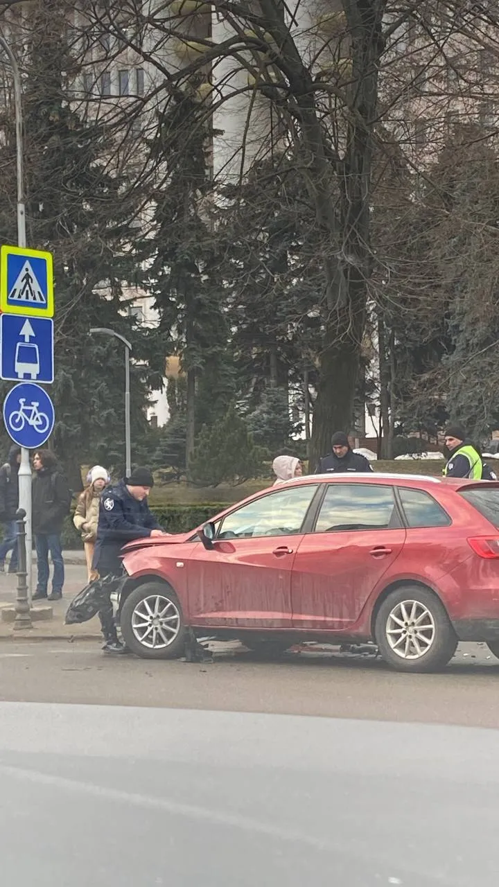В центре Кишинева произошло ДТП: столкнулись два автомобиля