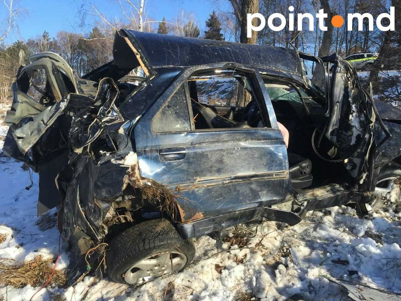 ДТП в Единцах: пассажир госпитализирован, а водитель погиб на месте