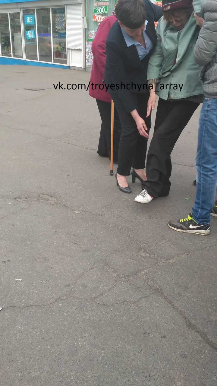 В Киеве автомобиль Савченко сбил женщину
