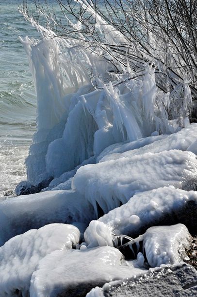 Швейцария из-за морозов покрылась льдом