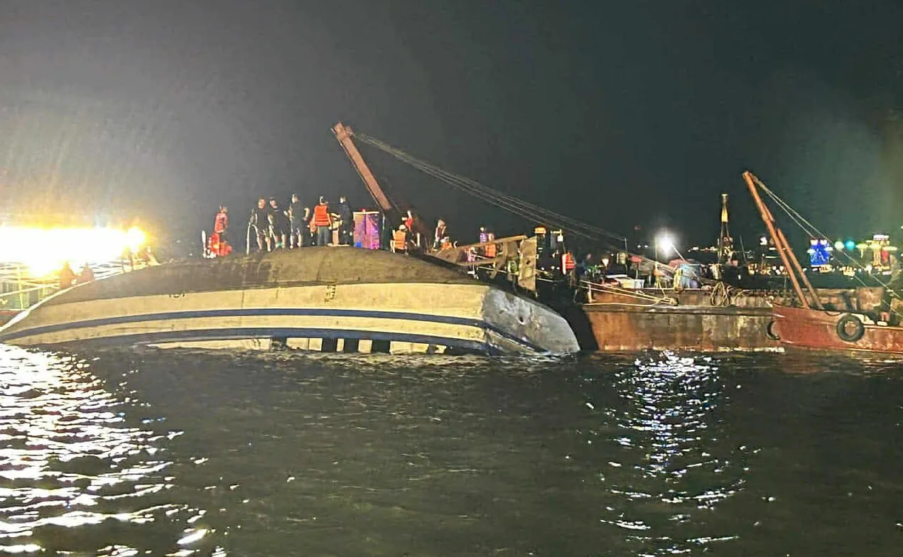Во Вьетнаме 34 человека погибли при крушении судна во время экскурсии