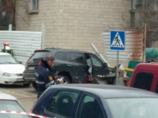 A accidentat un automobil și s-a tamponat într-o țeavă de GAZ