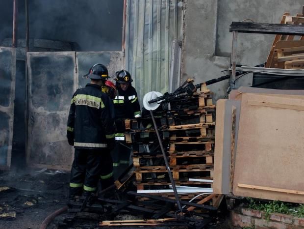 Пожар на Чеканах: сгорели 6 автомобилей