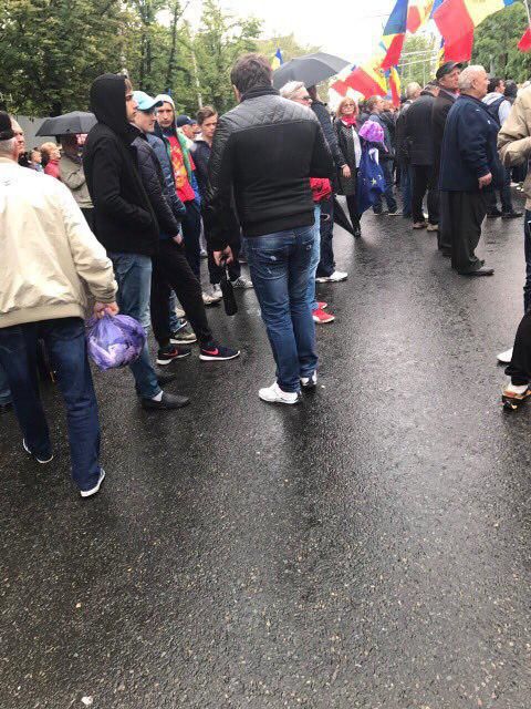 La „marele" protest al opoziției, organizat din umbră de extremistul Petrenco, s-au adunat doar câteva sute de persoane