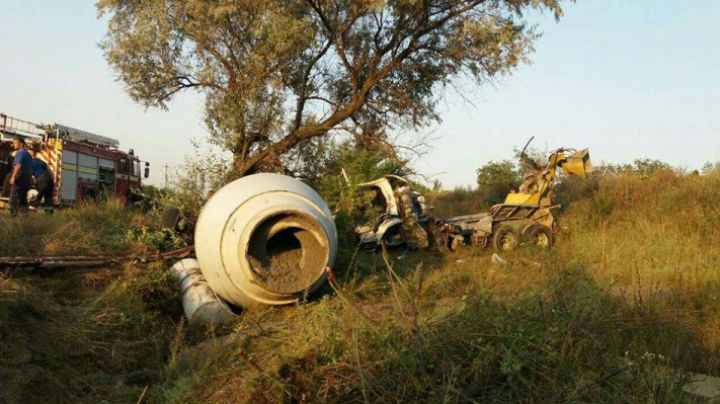 В Ниспоренах водитель бетономешалки погиб, врезавшись на машине в дерево