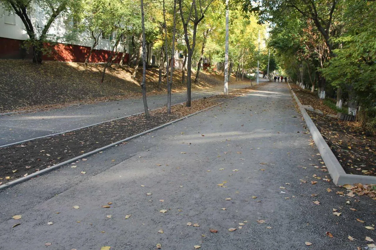 Ремонт Школьной аллеи на Чеканах находится на финальном этапе
