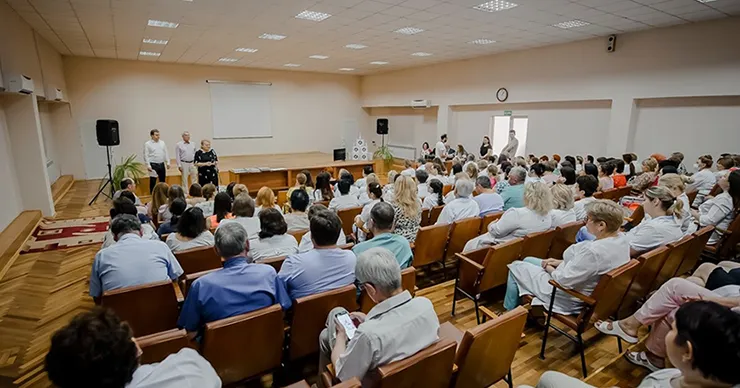 A.S.I.C.S.: Поликлиника Кишинева получила в подарок тонну дезинфектанта в День медработника