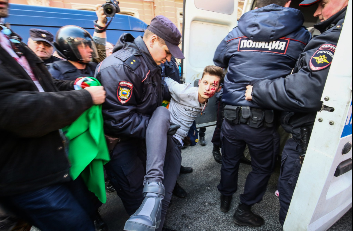 На акции в Санкт-Петербурге задержали 10 ЛГБТ-активистов