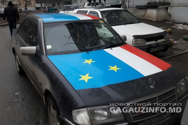 В Молдове появилось авто, стилизованное под гагаузский флаг