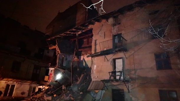 Во Львове рухнула стена жилого дома