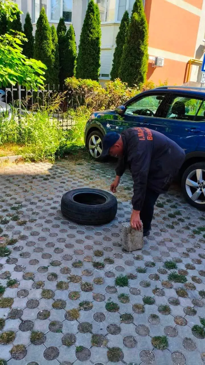 В столице демонтированы несколько незаконно установленных парковочных блокираторов