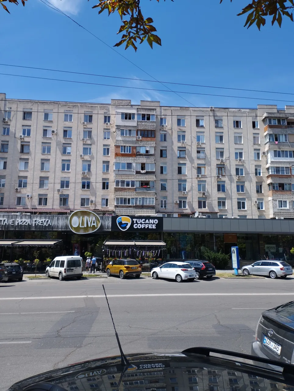 На Рышкановке кусок плиты может упасть на голову прохожим