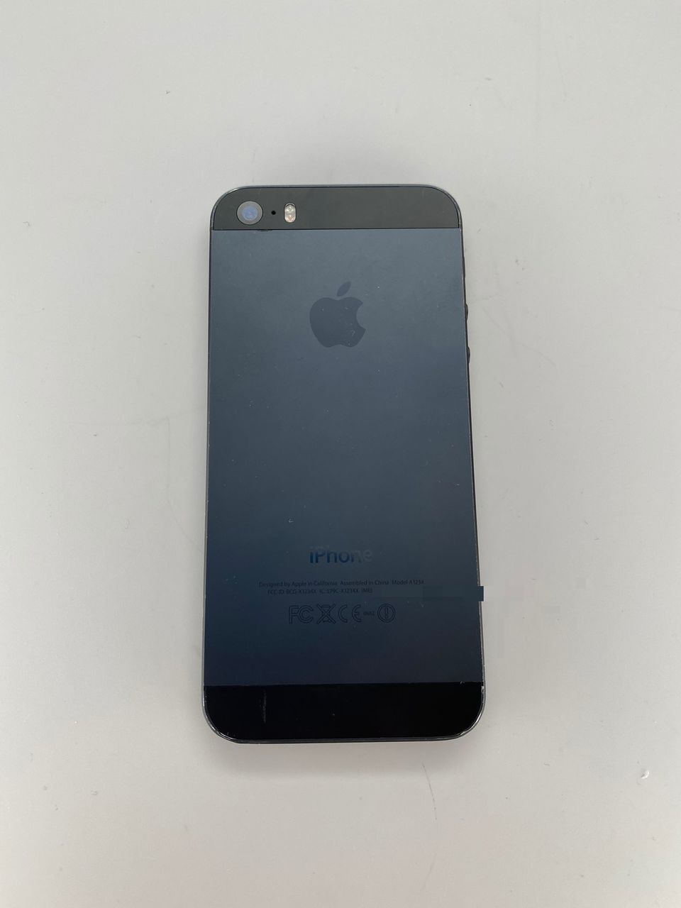 В Сети появились уникальные фото невыпущенного iPhone