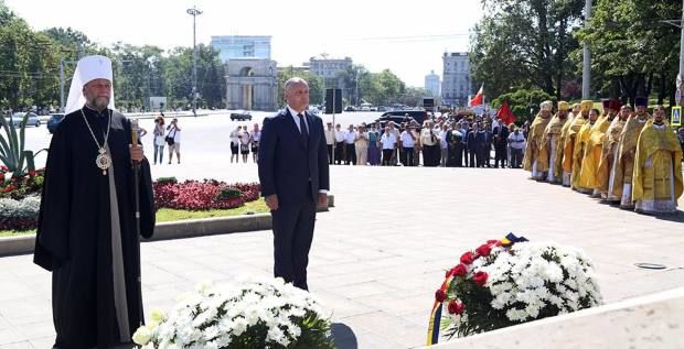 Episcopul Marchel și alte 16 fețe bisericești, decorate azi de președintele Igor Dodon