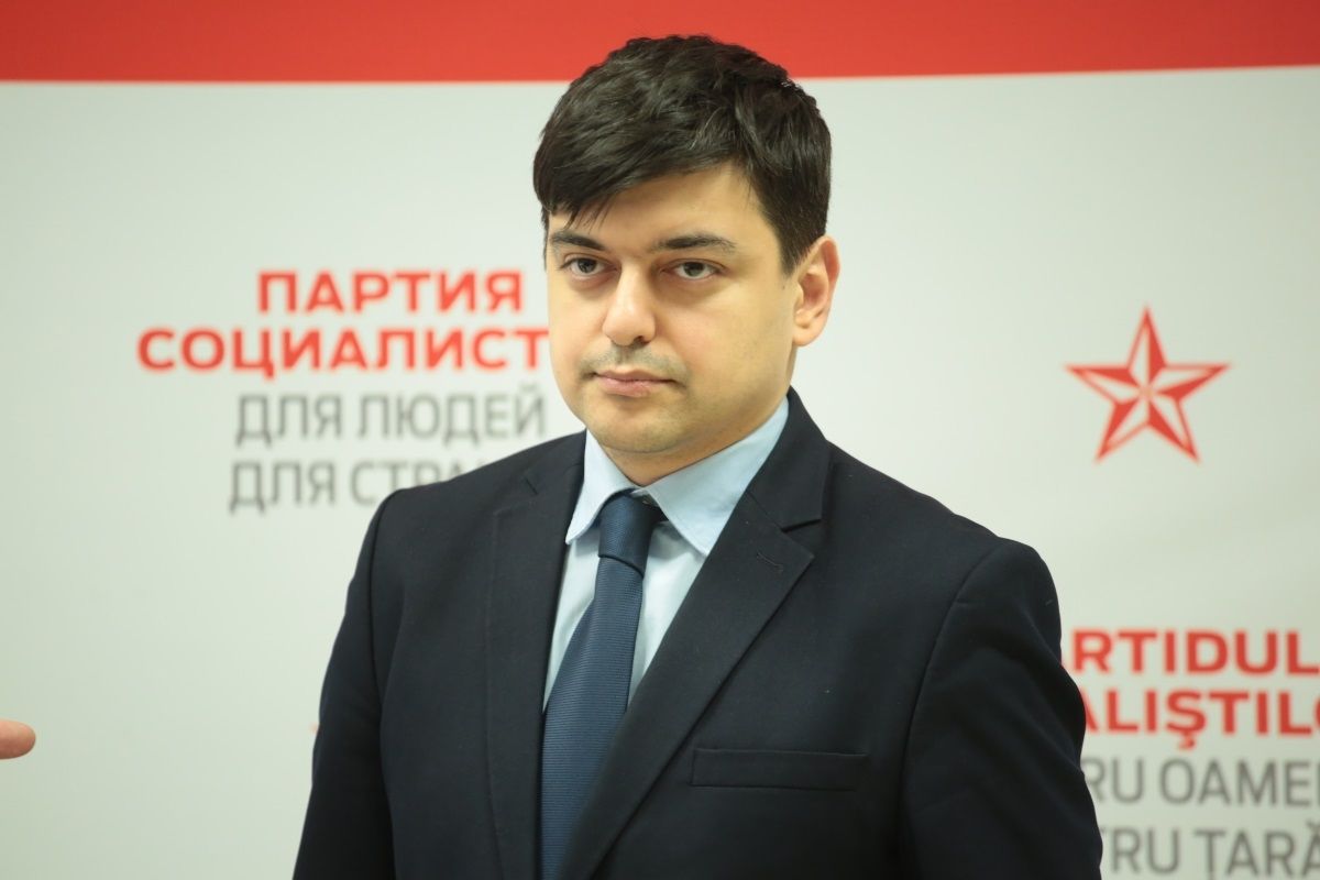 Политики рассказали, чем занимаются во время карантина