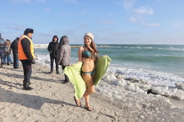 В Одессе устанавливали крещенский рекорд в море