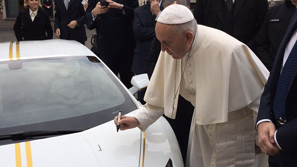 Lamborghini папы римского продали на аукционе за рекордную сумму