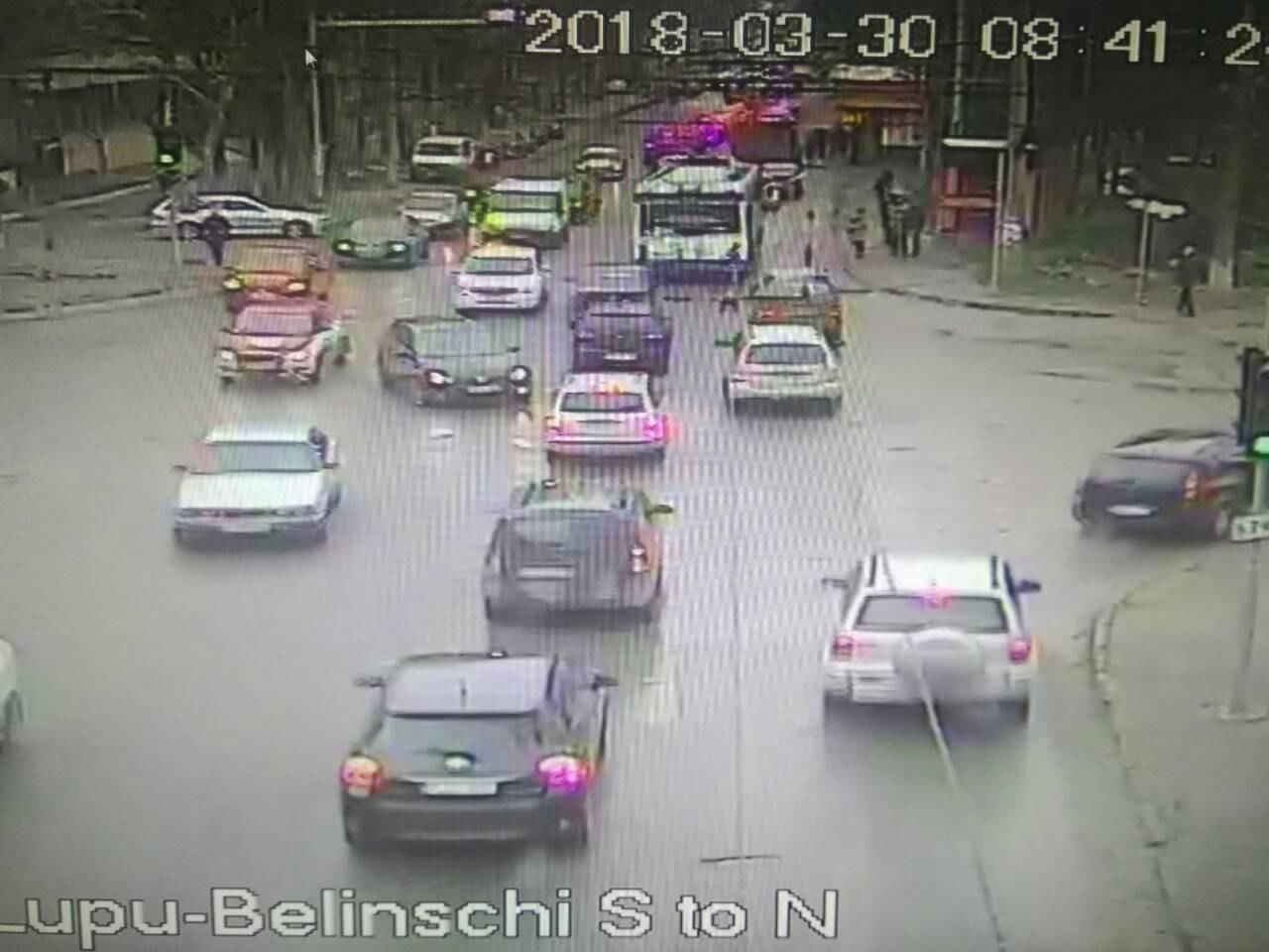 Служба InfoTrafic рекомендует водителям избегать некоторых улиц Кишинева