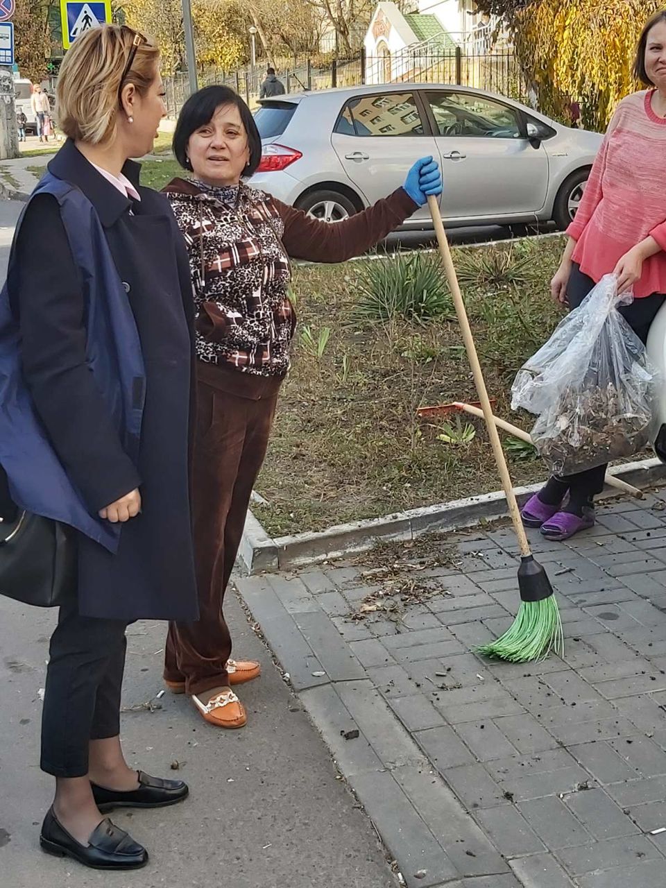 Мусор и листва: претура Чекан призывает убирать территории возле жилых домов