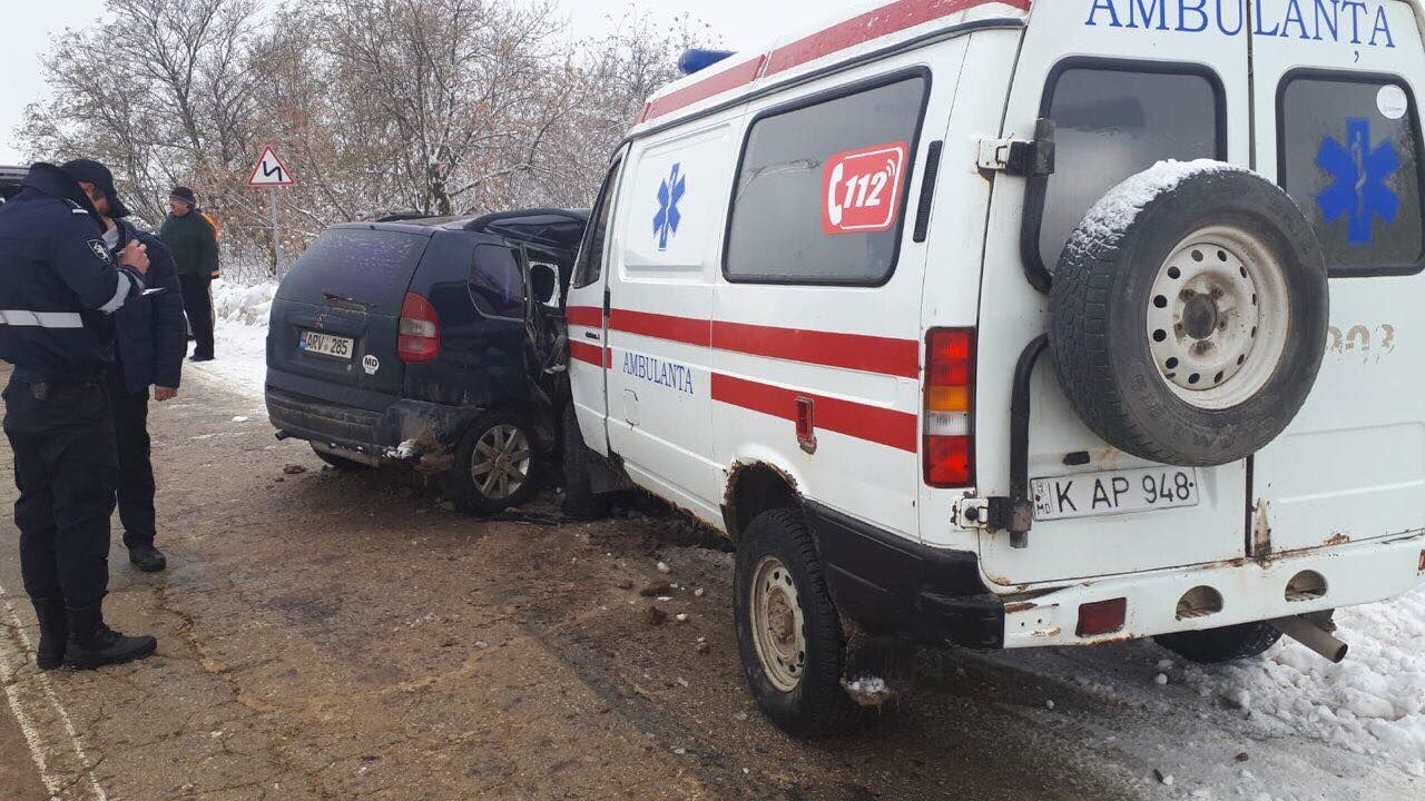 Авария с участием машины скорой помощи произошла в Теленештах