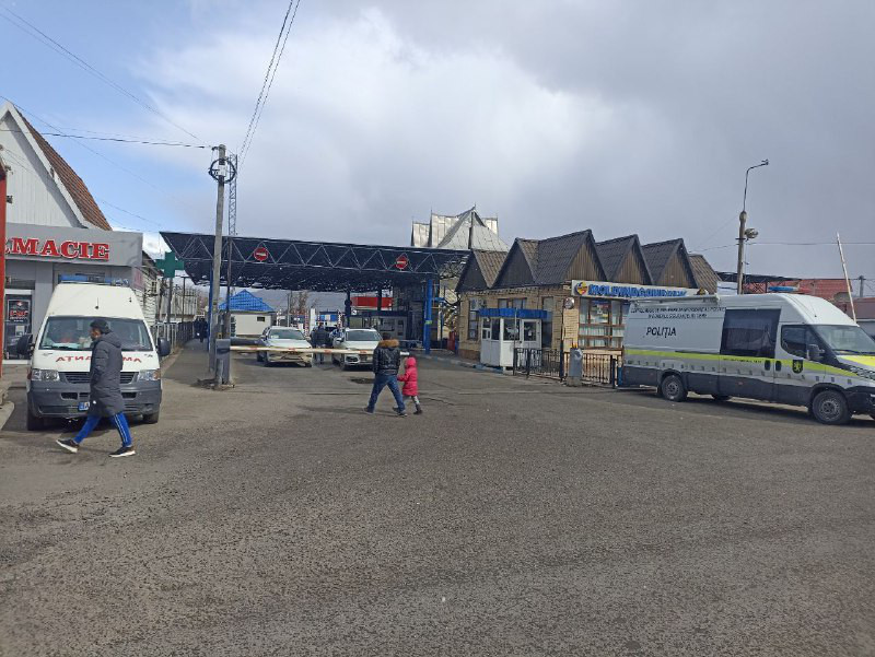 На погранпунктах будут работать четыре мобильных центра полиции