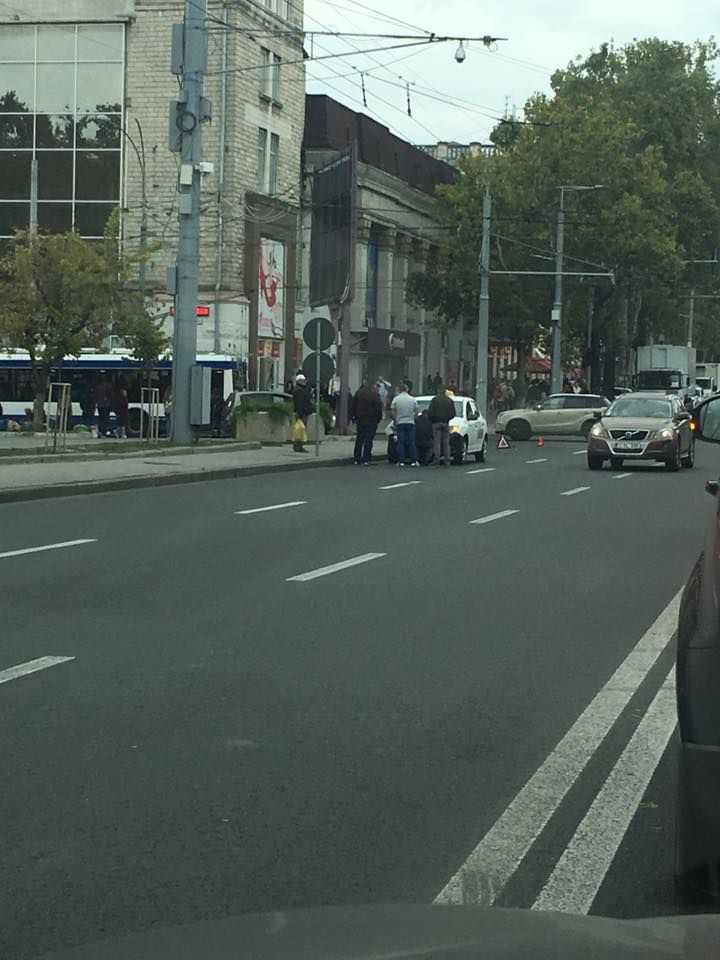 Движение в центре столицы затруднено из-за аварии