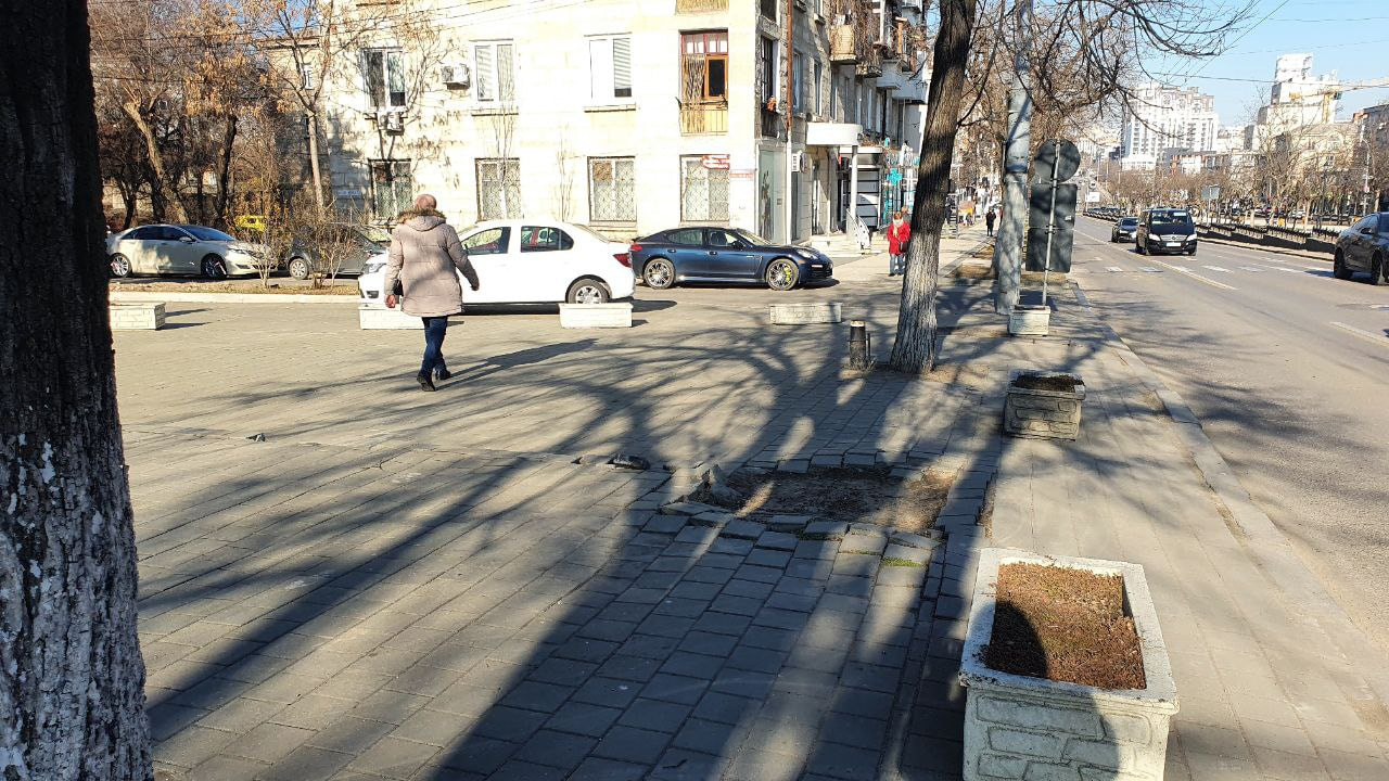 На Рышкановке возобновлен ремонт тротуаров