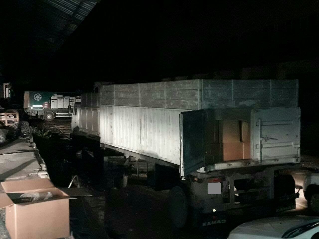 Schemă frauduloasă de contrabandă cu tutun fermentat, deconspirată. Cum funcționa